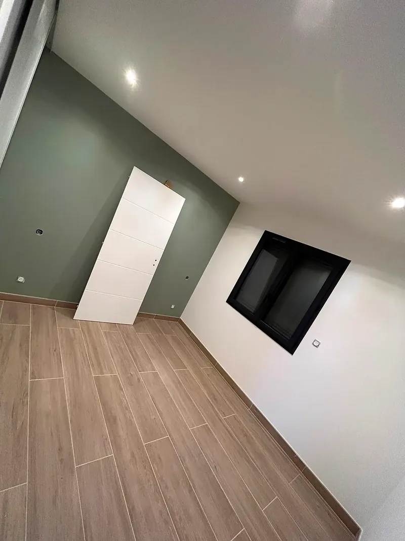 Chambre vert sauge avec niche à Neuvecelle